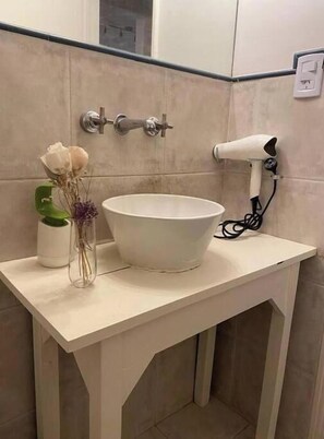 Hårtørrer, håndklæder, Toiletpapir