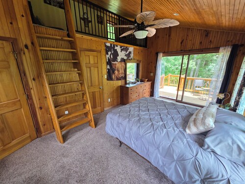 1 Bedroom condo with a mini kitchen sleeps 4