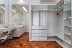 Deluxe Apartment, Beach View | Room amenity