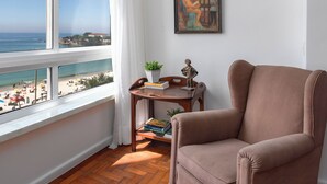 Deluxe Apartment, Beach View | Living room - 2 minutos da praia de Copacabana - A801 (Rio de Janeiro)