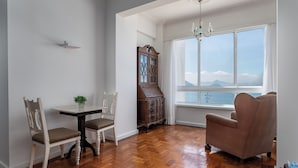 Deluxe Apartment, Beach View | Living room - 2 minutos da praia de Copacabana - A801 (Rio de Janeiro)