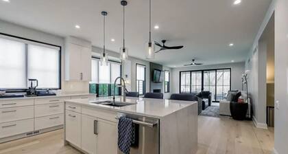 Spacious 5-Bedroom Retreat in Birmingham, MI — Ideal for Families & Groups