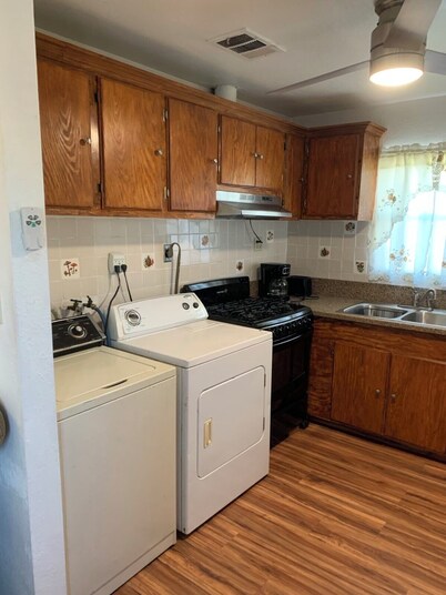 Charming 2-bedroom house with WiFi, AC in adorable El Centro.