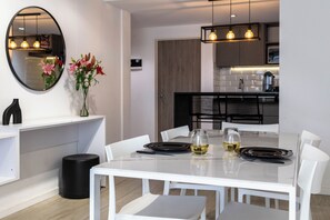 Apartment, 1 Bedroom, Balcony, City View | Dining room