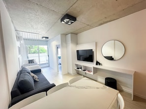 Appartement, 1 chambre, balcon, vue ville | Salle à manger