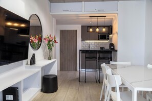 Apartment, 1 Schlafzimmer, Balkon, Stadtblick | Wohnbereich