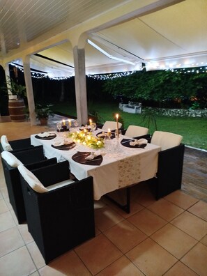 Outdoor dining