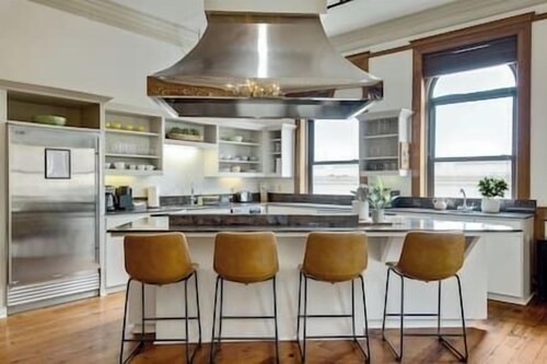 Downtown Penthouse with Commercial Kitchen & Gated Parking Sleeps 6