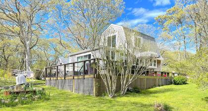 Aquinnah cottage private,serene, easy beach access ,sleeps 4