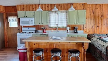 Four à micro-ondes, un four, surface de cuisson