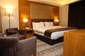 Hypo-allergenic bedding, laptop workspace, iron/ironing board, free WiFi