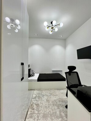 ผ้��าม่านกันแสง, เตารีด/โต๊ะรีดผ้า, Wi-Fi ฟรี, ผ้าปูที่นอน