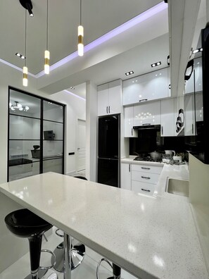 Comfort-Apartment, Stadtblick | Eigene Küche | Kühlschrank, Mikrowelle, Ofen, Herdplatte