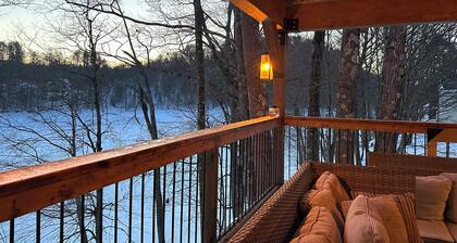 Cozy Sacandaga Lake Home, Sleeps 15, Fire pit, Outdoor deck, Pet Friendly!