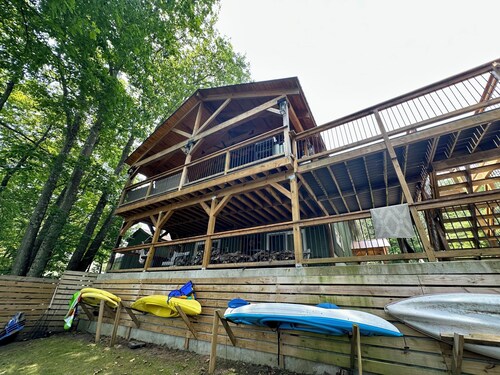 Cozy Sacandaga Lakefront Home, Pet Friendly, Sleeps 15, Fire pit, Outdoor deck
