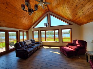 Smart TV, fireplace