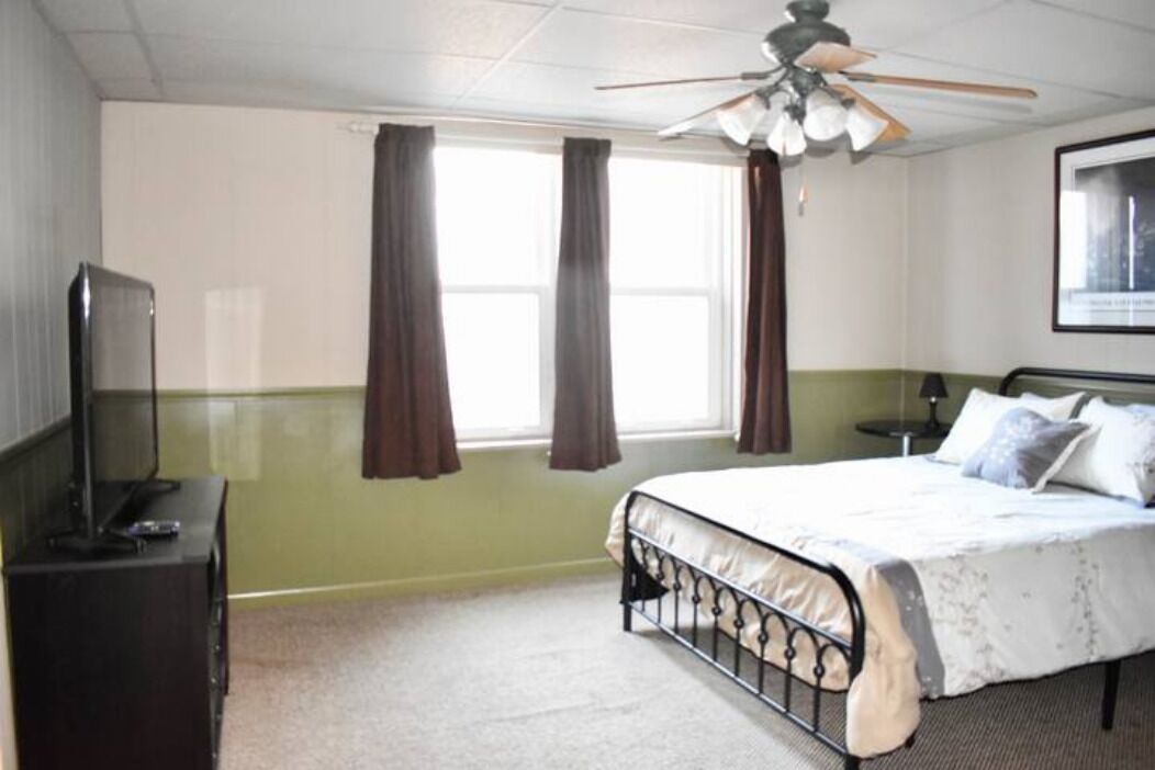 3 bedrooms, desk, iron/ironing board, free WiFi