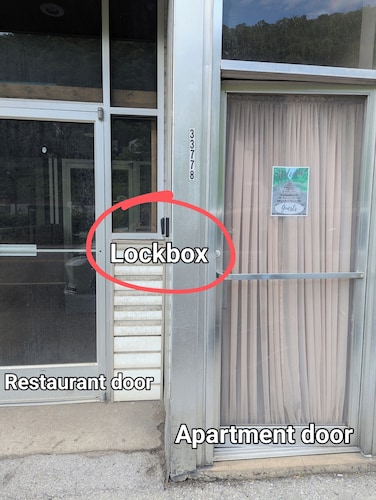 Train View a spacious 3-bedroom upstairs apartment with WiFi in Northfork