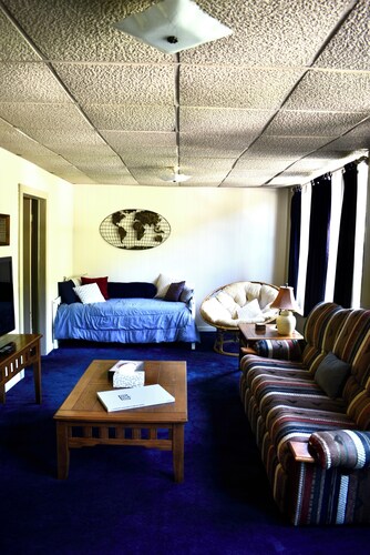 Train View a spacious 3-bedroom upstairs apartment with WiFi in Northfork