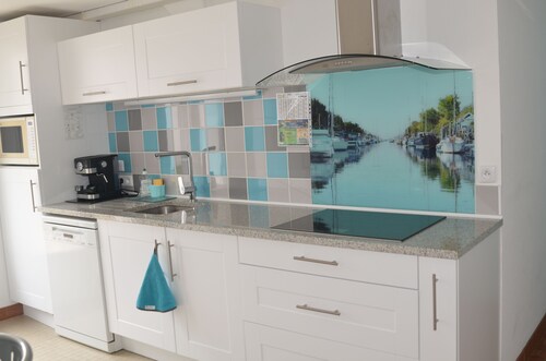 Spacious villa for 14 people with secure swimming pool, sea and forest walks