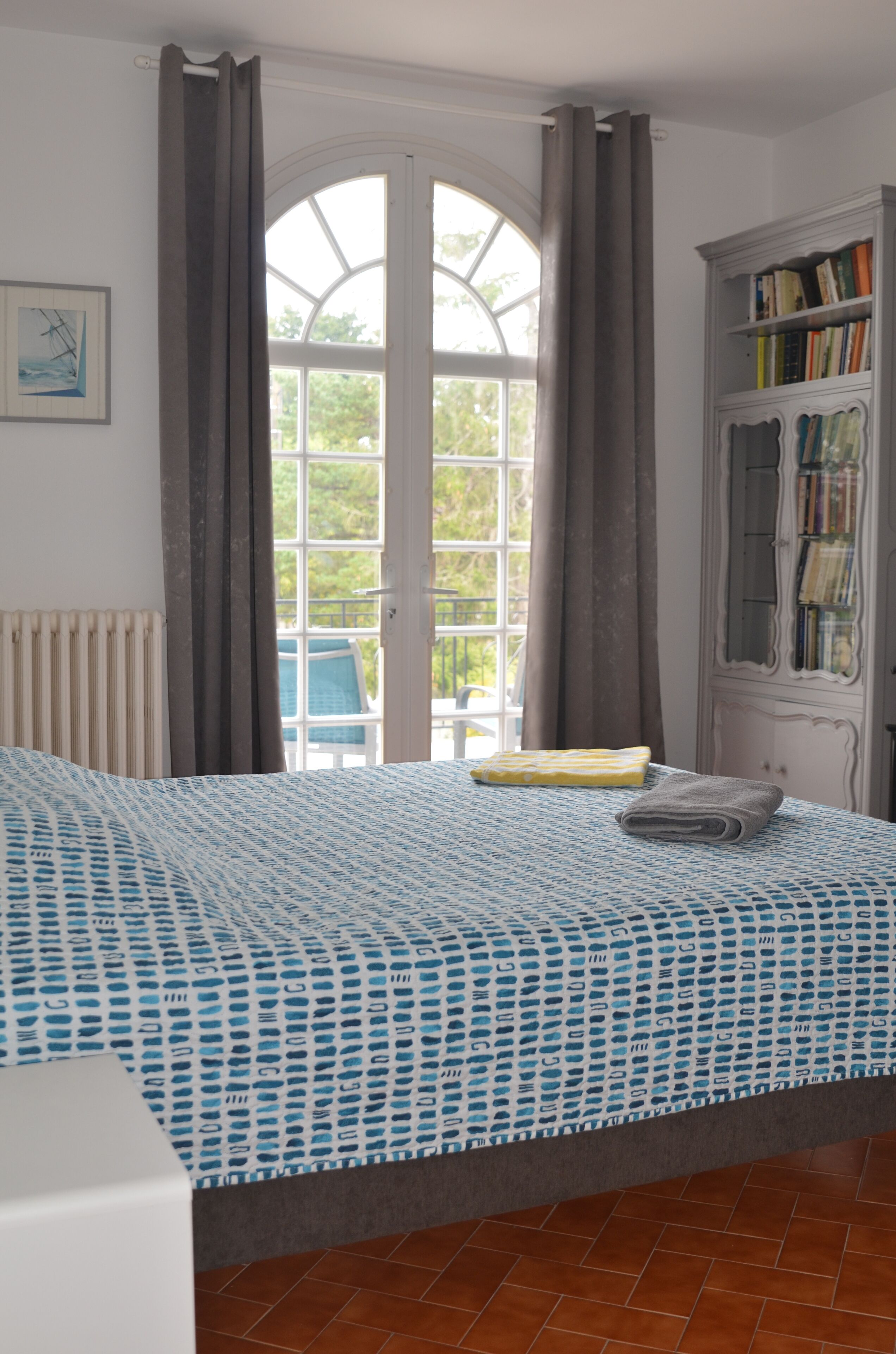 6 habitaciones, tabla de planchar con plancha, cuna de viaje y wifi 