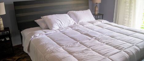 4 bedrooms, iron/ironing board, WiFi, bed sheets