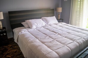 4 bedrooms, iron/ironing board, WiFi, bed sheets