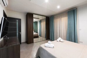 Room - Luxury Apartment in Gzira Close to Sliema 3 BR Apartment Sleep 8 (Gzira)