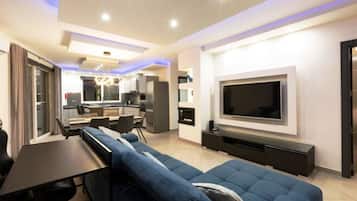 Apartment, 3 Bedrooms, Accessible, Smoking | Living room