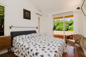 4 makuuhuonetta, silitysrauta/-lauta, ilmainen Wi-Fi, vuodevaatteet