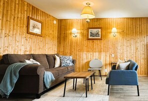 Smart TV - Mountain View Escape: Spacious 2BR on Cabot Trail | Unit 16 @ Great Cabot Lodge (Baddeck)