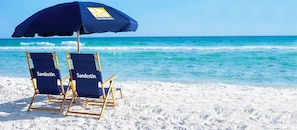 Chaises longues, serviettes de plage