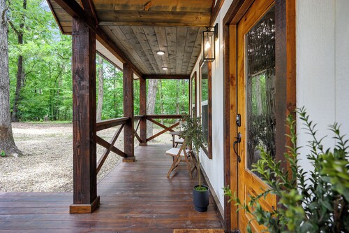 Peaceful 1-bedroom cabin with fire pit and WiFi in beautiful Broken Bow.