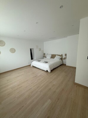 2 Schlafzimmer, Reisekinderbett, WLAN, Bettwäsche