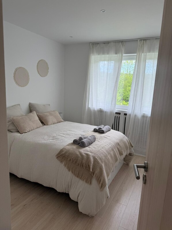 2 Schlafzimmer, Reisekinderbett, WLAN, Bettwäsche