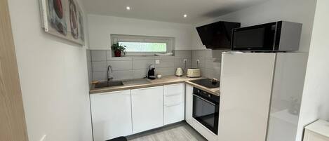 Micro-ondes, four, plaque de cuisson, lave-vaisselle