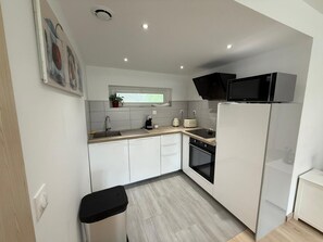 Mikrowelle, Ofen, Herdplatte, Geschirrspüler