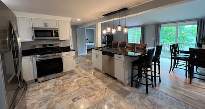 Ocean Front 3-bedroom home w/ 2 large decks w/ water views in Brunswick w/ WiFi