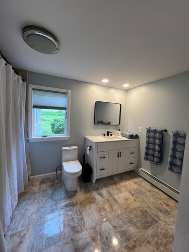 Ocean Front 3-bedroom home w/ 2 large decks w/ water views in Brunswick w/ WiFi