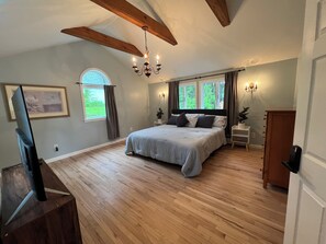 3 chambres, fer et planche à repasser, Wi-Fi, draps fournis