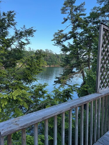 Ocean Front 3-bedroom home w/ 2 large decks w/ water views in Brunswick w/ WiFi