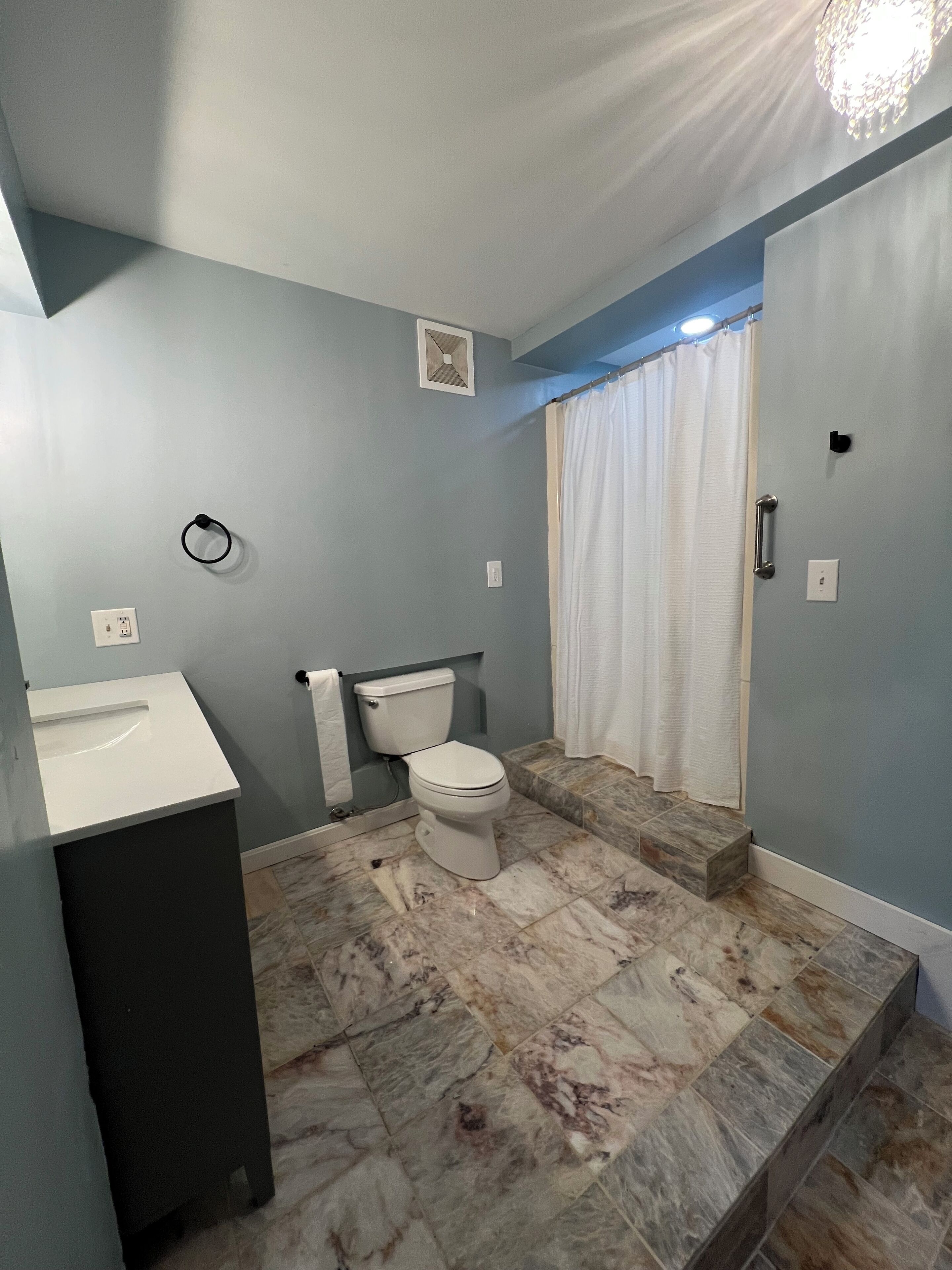 Private bathroom in bedroom 3