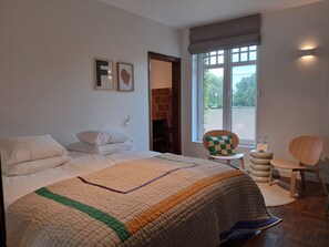 Caja de seguridad en la habitación, cortinas blackout y wifi gratis 