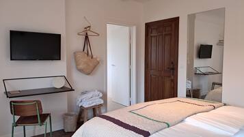 Deluxe Twin Room | In-room safe, blackout drapes, free WiFi