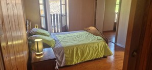 3 chambres, fer et planche à repasser