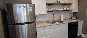 One Bedroom Suite W/Full amenities
