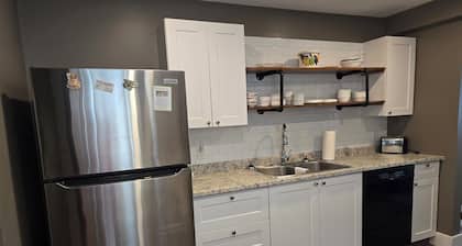 One Bedroom Suite W/Full amenities