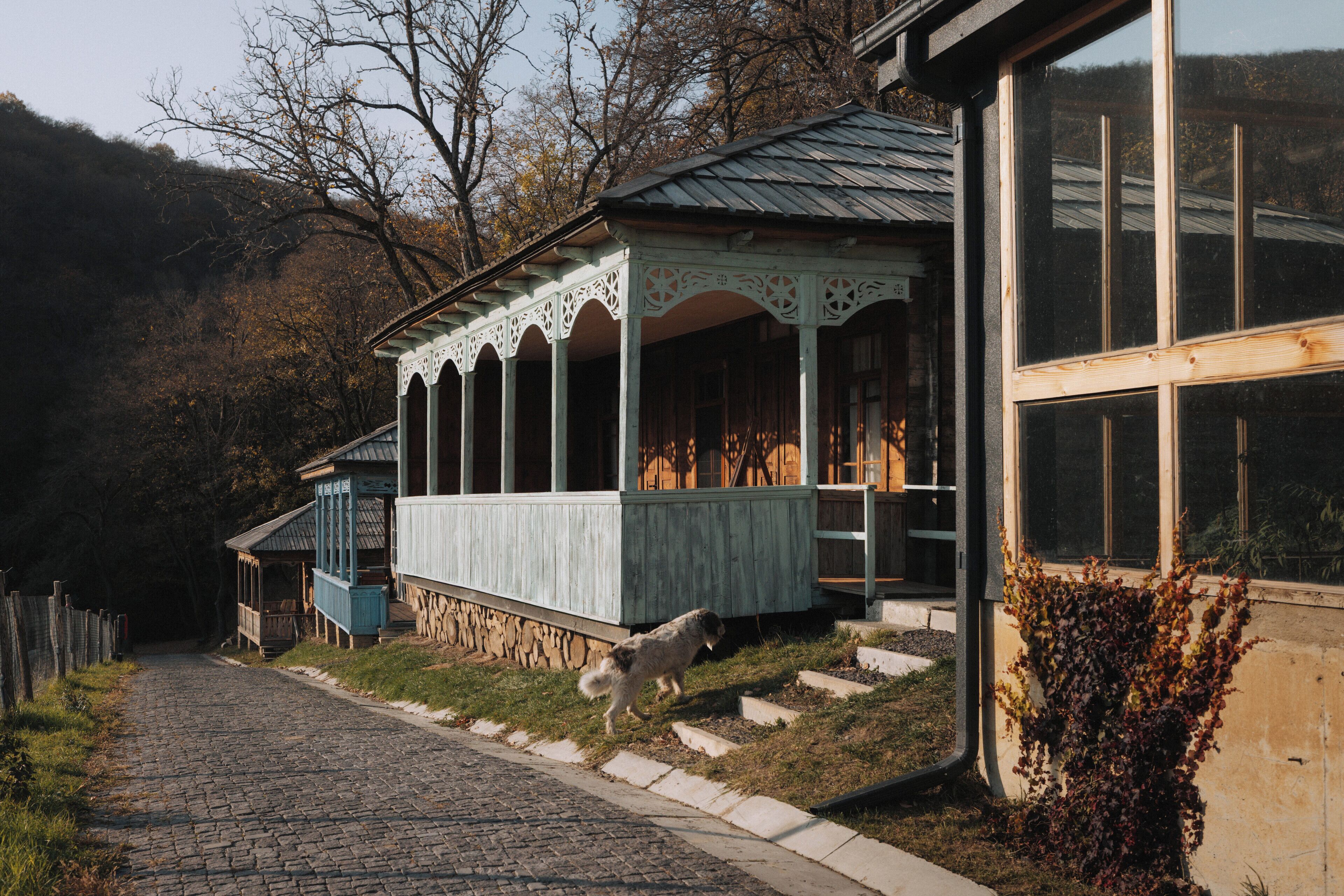 Deluxe Triple Room, Garden View | Desk, soundproofing, free WiFi