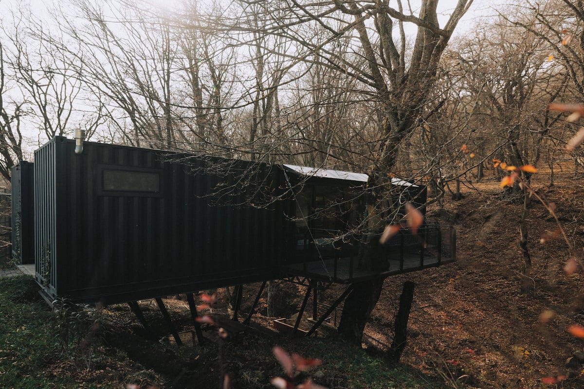 Desk, soundproofing, free WiFi
