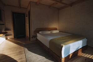 Chalet, vista giardino | Una scrivania, insonorizzazione, Wi-Fi gratuito